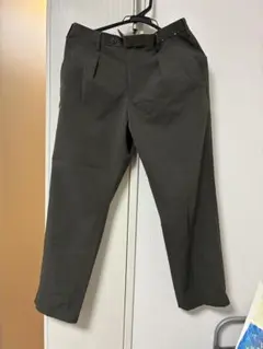 UNIQLO メンズ パンツ カーキ ウエスト73cmのサムネイル