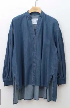【美品】【アレーズモジュレーション】　スキッパー　デニムシャツ　トップスのサムネイル