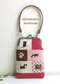 ☘️がま口の 通帳ケース•スマホポーチ持ち手付(ハチワレ猫) 肉球・刺し子 赤
