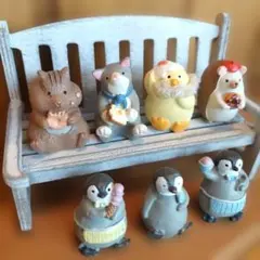 ナチュラルキッチン 木製ベンチと動物たち
