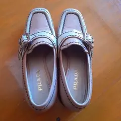 エナメルローファー