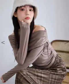 NICE CLAUP リボン付きオフショルテレコトップス