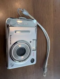 FUJIFILM CLIP-IT 50 デジタルカメラ 本体 - メルカリ