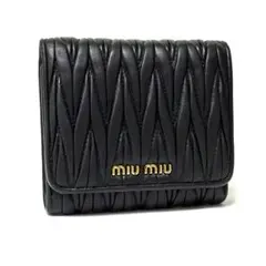 MIU MIU ミュウミュウ マテラッセ　ブラック　折り財布のサムネイル
