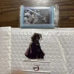 鬼滅の刃　伊黒小芭内　アクリルスタンド　缶バッジセット