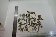 アンティーク調　チャーム　金属パーツ　詰め合わせ　おまけつき