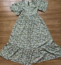 値下げしました 美品　SHEN 花柄　ワンピースのサムネイル