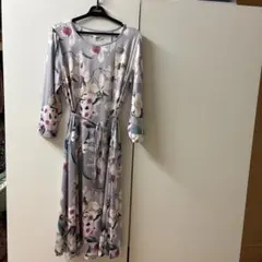 今期新品、スーパービューティー花柄グレー長袖ロングワンピース 42