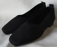 【新品・送料込】 細身の黒のニットパンプス（24cm）