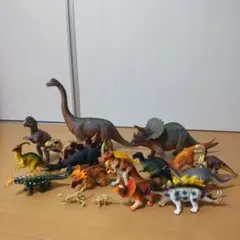恐竜フィギュア 18セット まとめ売り 大きい恐竜あり