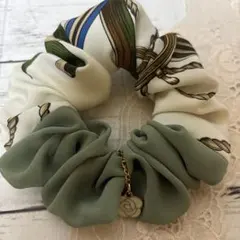 《peko様専用》ハンドメイドシュシュ スカーフ柄×カーキ