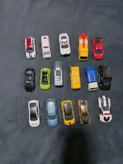 ミニカー トミカ　車16台セット　救急車　パトカー　バス　ゴミ収集車　等