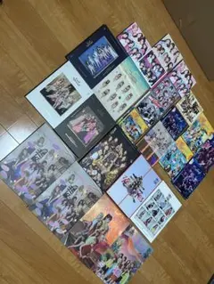 TWICE CD アルバム 雑誌 缶バッチ まとめ売り - メルカリ
