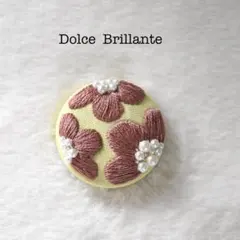 刺繍 ブローチ パール 花 ピンク くるみボタン