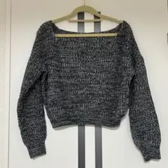 オフショルダー セーター グレーミックス 黒と白の混合 ニット ショート