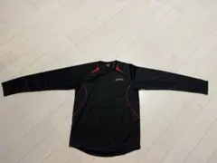 黒の長袖Tシャツ 赤ライン