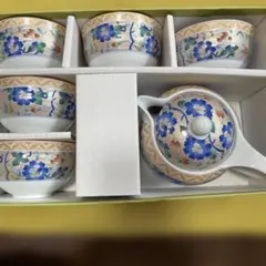 青い花柄の急須と茶碗セット
