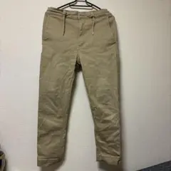 ベージュ チノパンのサムネイル