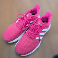 アディダス　スニーカー