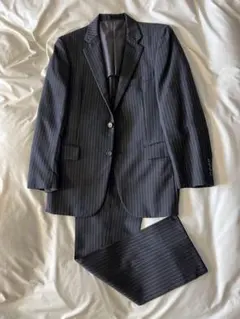 ダークグレー　ストライプ ビジネススーツ