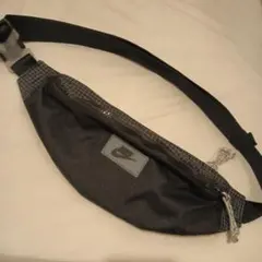 美品★NIKE　ボディバッグ