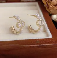 新品　ビジュー　パール ゴールド 金　ノベルティ　フープ ピアス　Dior
