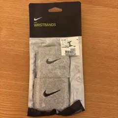 ⭐︎Nike スウッシュ リストバンド 黒/白 BN2095-010