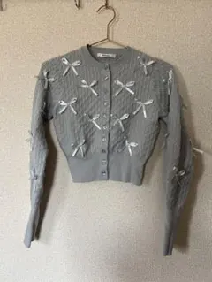 スナイデル リボン装飾 グレー クロップドニットカーディガン