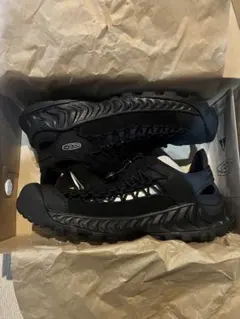 【新品、未使用】キーン スニーカー 1027285 メンズ ユニーク ネクシス