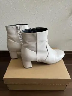 オリエンタルトラフィック　白　ショートブーツ