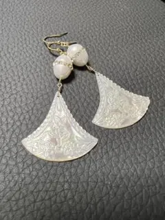 ホワイトマザーオブパール　カービング　淡水パール　ジルコニア14kgf ピアス