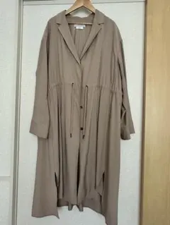 ベージュ ロングコート ウエストドローストリング付き
