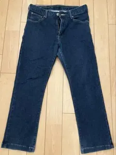 Levi's ダークブルー ストレートジーンズ