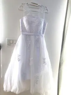 ホワイト刺繍Aラインウェディングドレス　二次会　結婚式