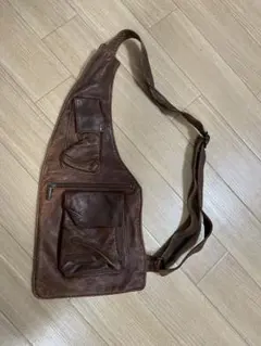 ブラウンレザー ボディバッグ 4ポケット