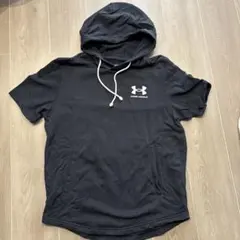 Under Armour 半袖ブラックロゴパーカー