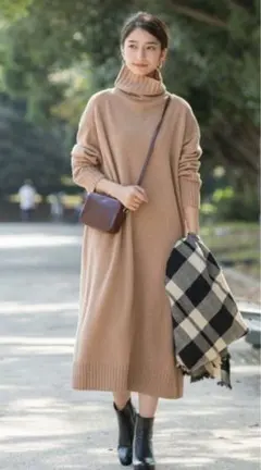 アダムエロペ ベージュ タートルネック ニットワンピース