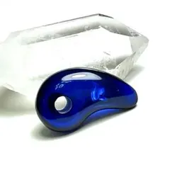 バルト海　天然琥珀　バルティックアンバーの勾玉