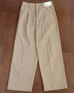 ユニクロ タックワイドパンツ WOMEN ベージュ Mサイズ【新品未使用】