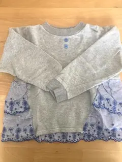 グレーの長袖トレーナー