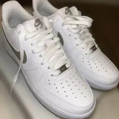 NIKEエアフォース1のサムネイル