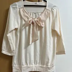 ピンクブラウスのサムネイル