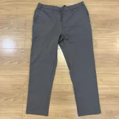 ユニクロ　パンツ　グレー