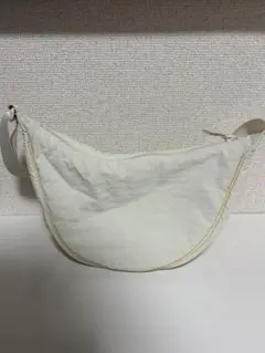 【ユニクロ】ラウンドミニショルダーバッグ　ホワイト