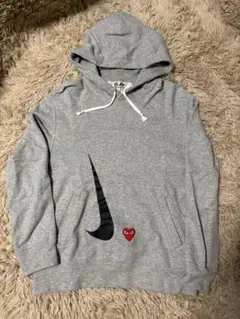 ♦レディース♦プレイコムデギャルソン×ナイキ　コラボ　パーカー　グレー　サイズM プレイ コムデギャルソン ×ナイキ限定パーカー（フーディー