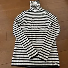 UNIQLO 白＆黒ボーダータートルネック