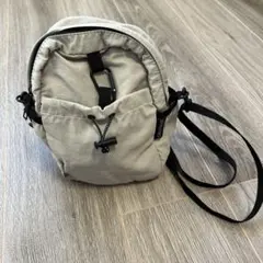 ライトグレー ショルダーバッグ