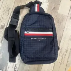 キャンペーン中につき値下げTOMMY HILFIGER ボディバッグ ネイビーのサムネイル