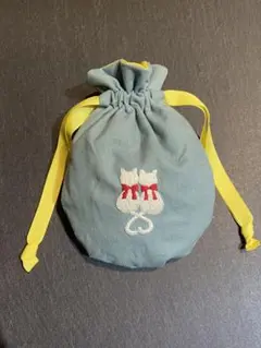 猫とお花の刺繍　まんまる巾着　ハンドメイド