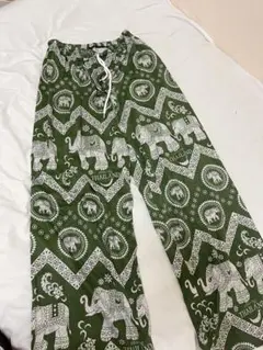 象柄グリーン タイパンツ